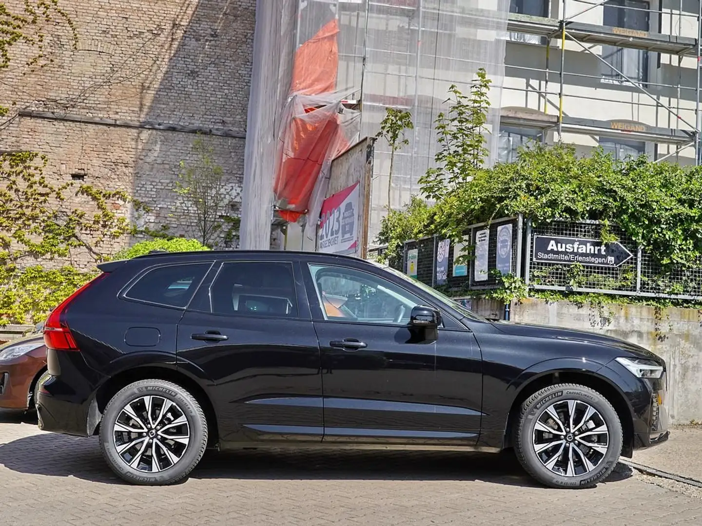 Volvo XC60 B4 D PlusDark | Geartronic | AHK | NAVI | PDC Noir - 2