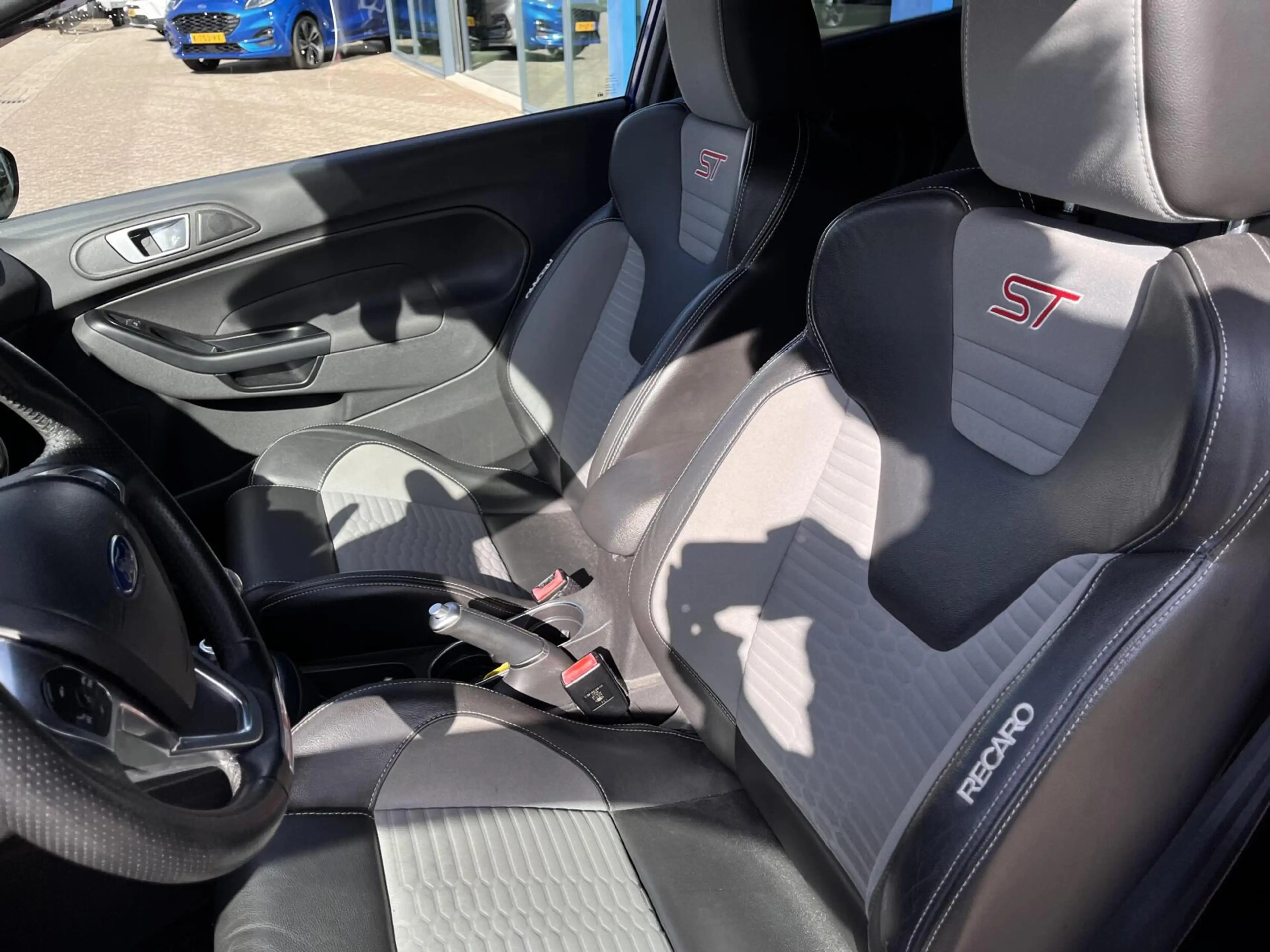 Ford Fiesta 1.6 ST2 182PK NIEUWE DISTRIBUTIERIEM!! Carplay-Nav — photo 3
