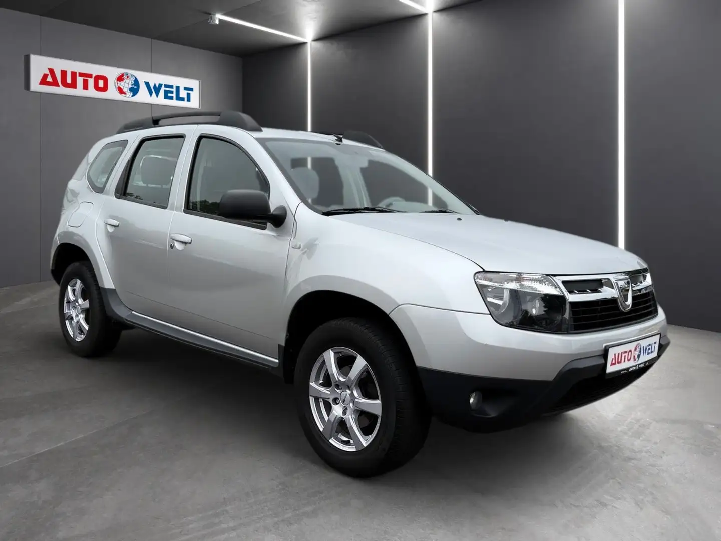 Dacia Duster 1.6 Laureate 4x4 Grijs - 2