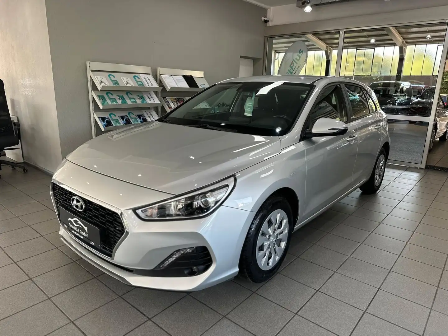 Hyundai i30 1.4 Kamera|Navi|PDC|Sitzheizung|Garantie Silber - 1