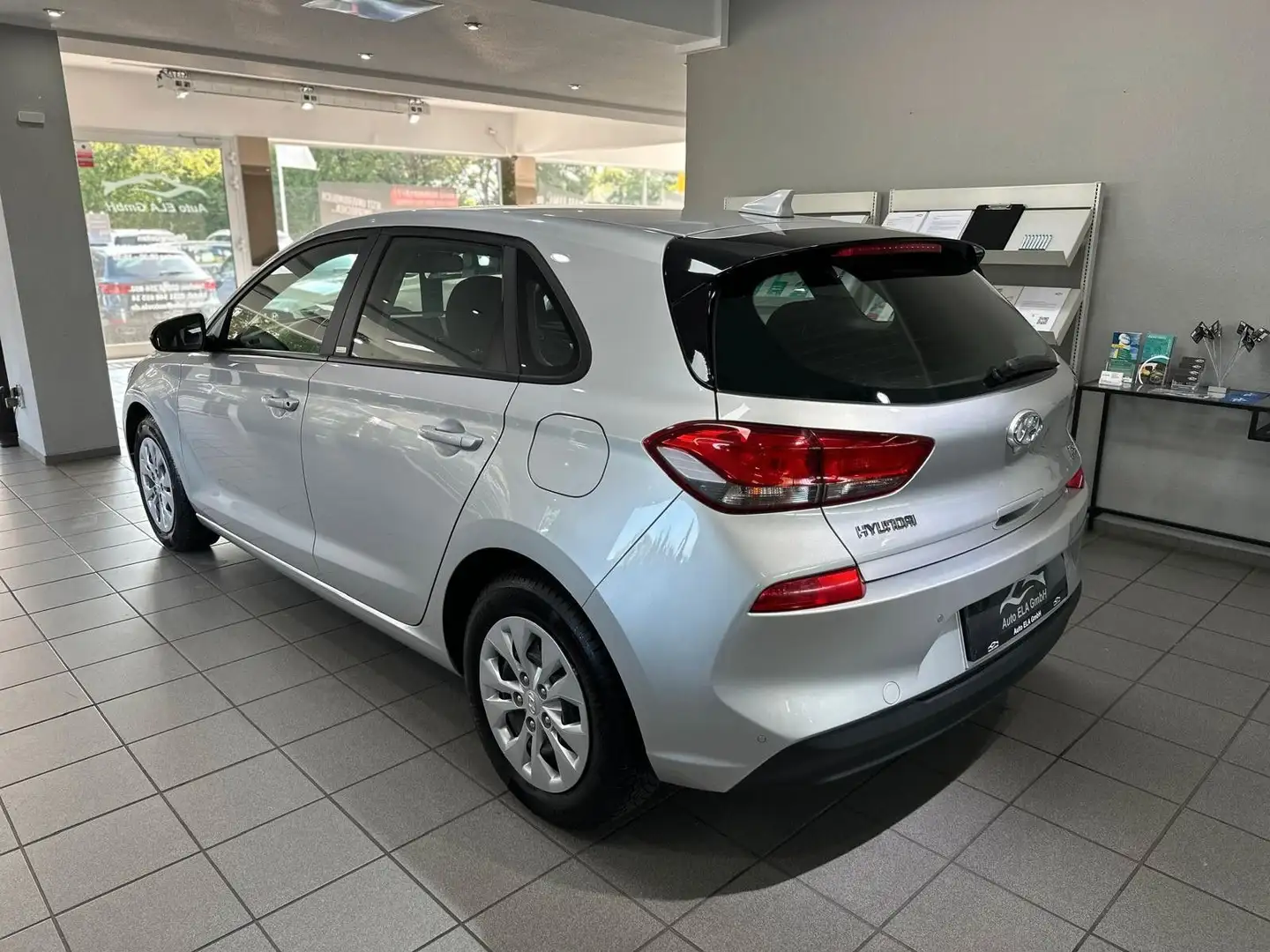 Hyundai i30 1.4 Kamera|Navi|PDC|Sitzheizung|Garantie Silber - 2