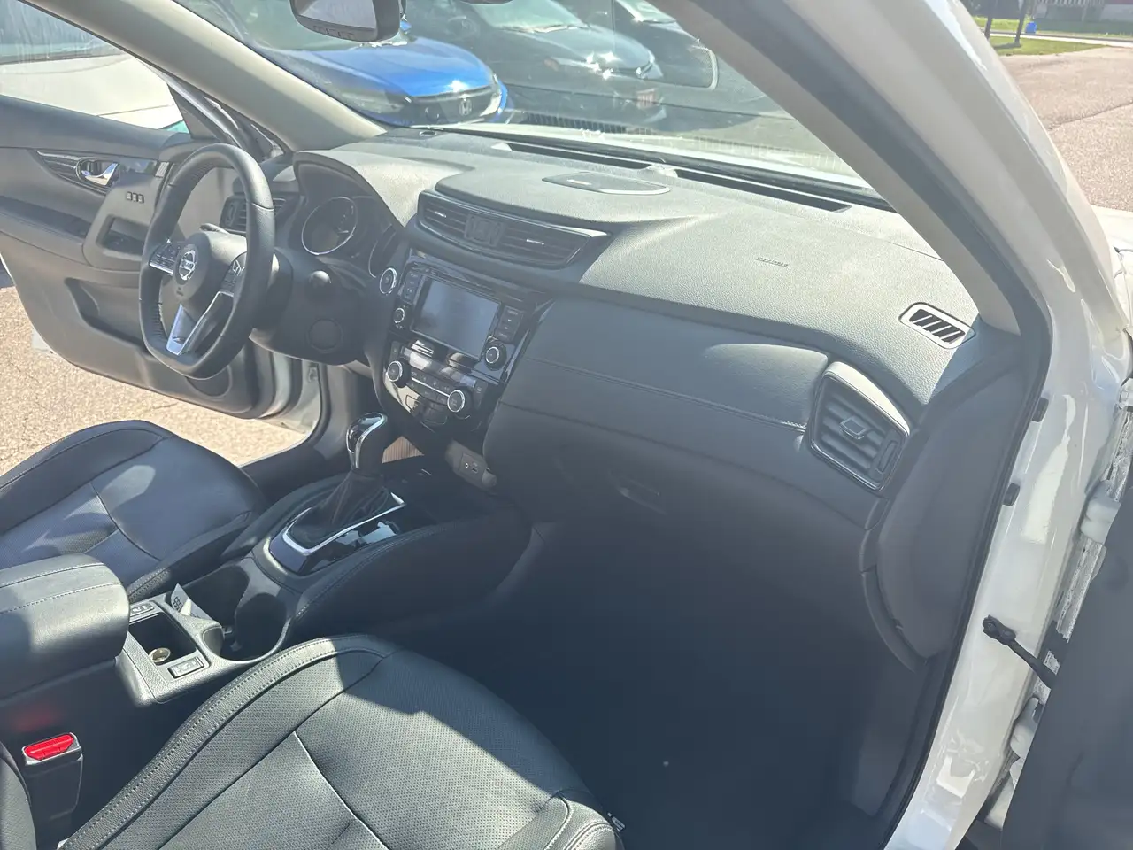 Nissan Rogue снимка Nissan Rogue