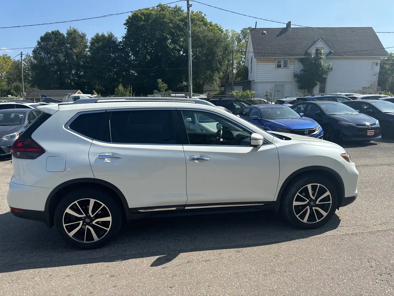 Nissan Rogue снимка Nissan Rogue