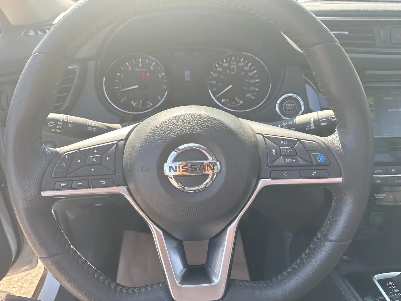 Nissan Rogue снимка Nissan Rogue