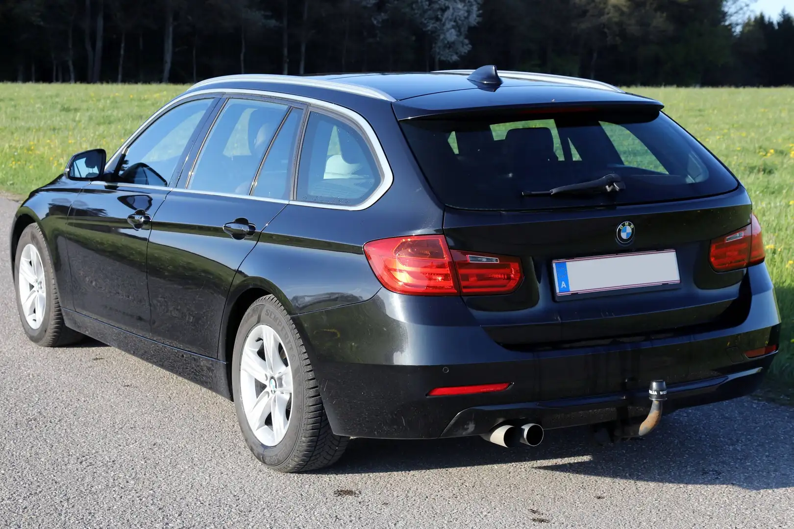BMW 318 318d xDrive Touring Schwarz - 2