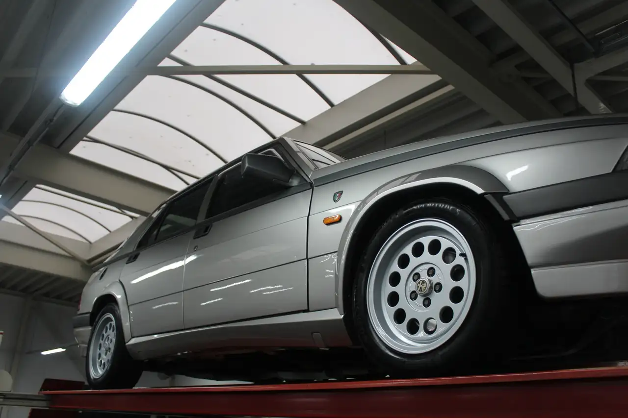 Alfa Romeo 75 2.0 Twin Spark "Nicely preserved" Livery in "Bianc, foto 9