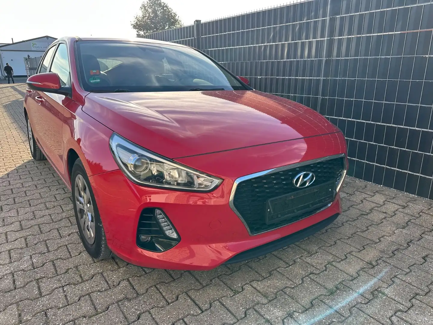 Hyundai i30 Select Nur 61000 Km Rot - 1