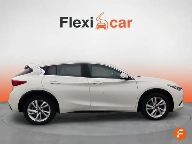 Infiniti Q30 1.6T 90kW (122CV)