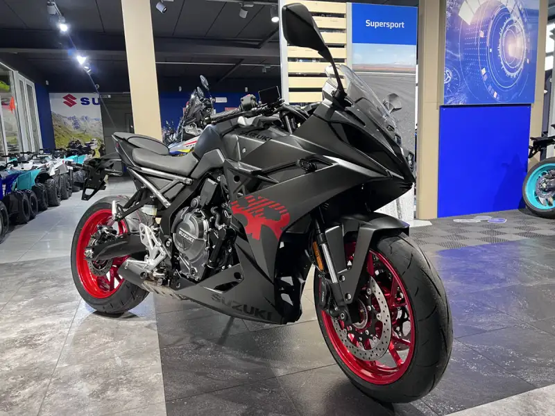Suzuki GSX-8R - foto 7