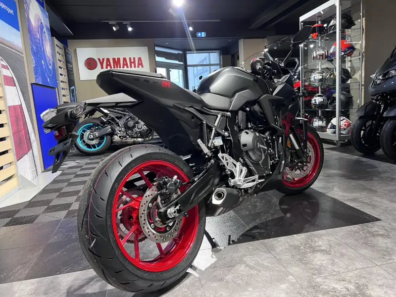 Suzuki GSX-8R - foto 3