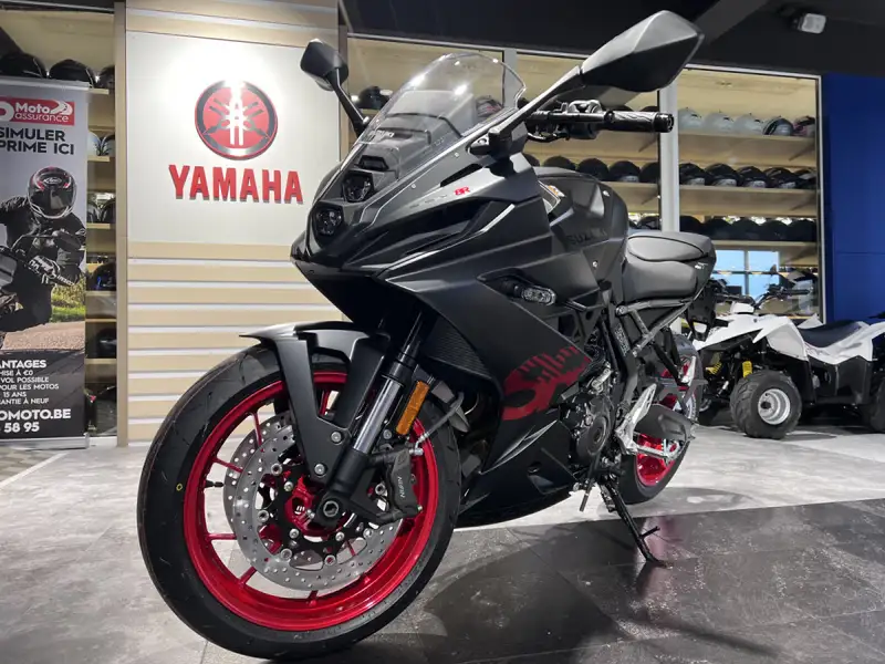 Suzuki GSX-8R - foto 2