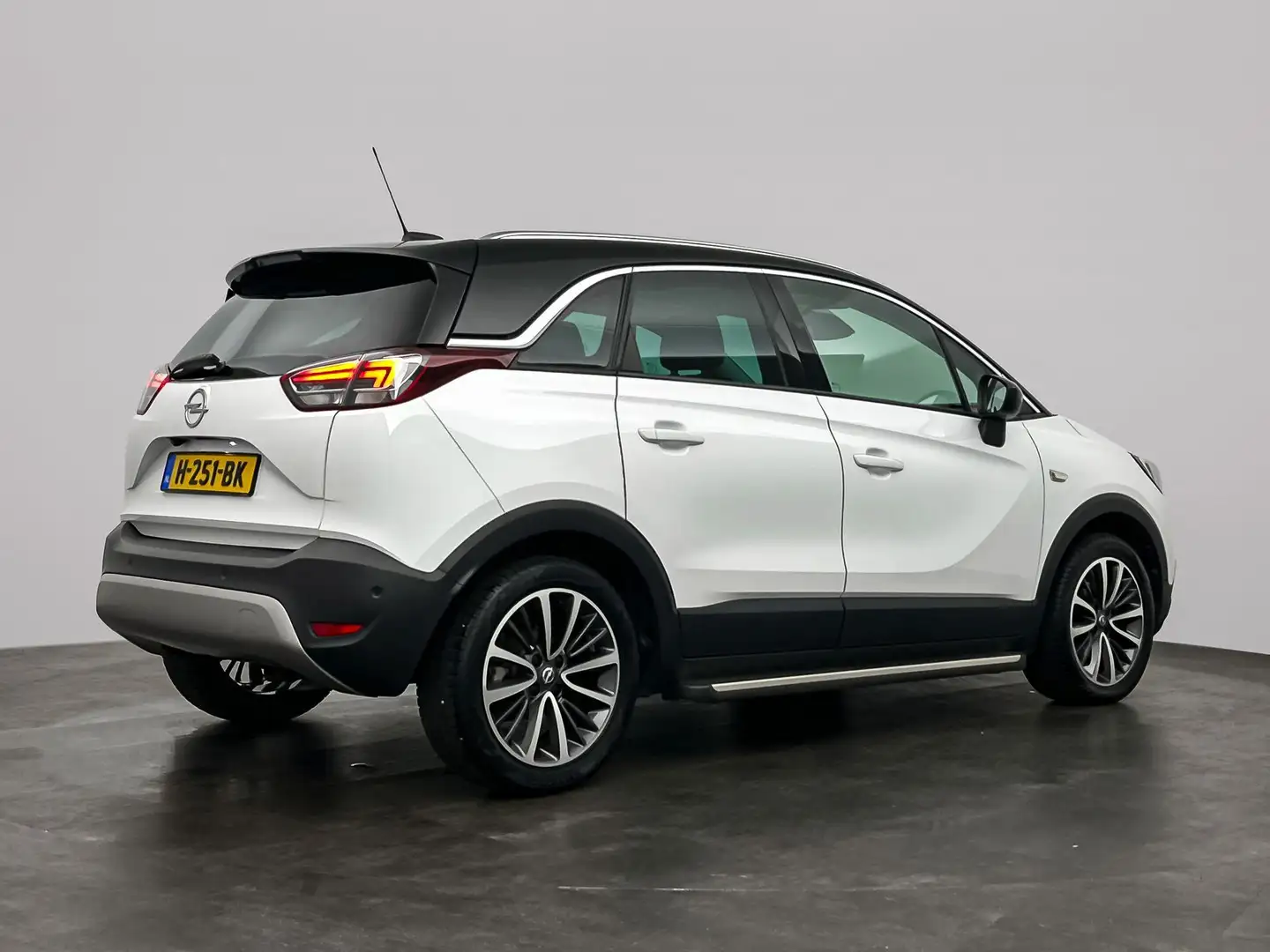 Opel Crossland X 1.2 Turbo Ultimate | Leder | Navigatie | Panoramad Wit - 2