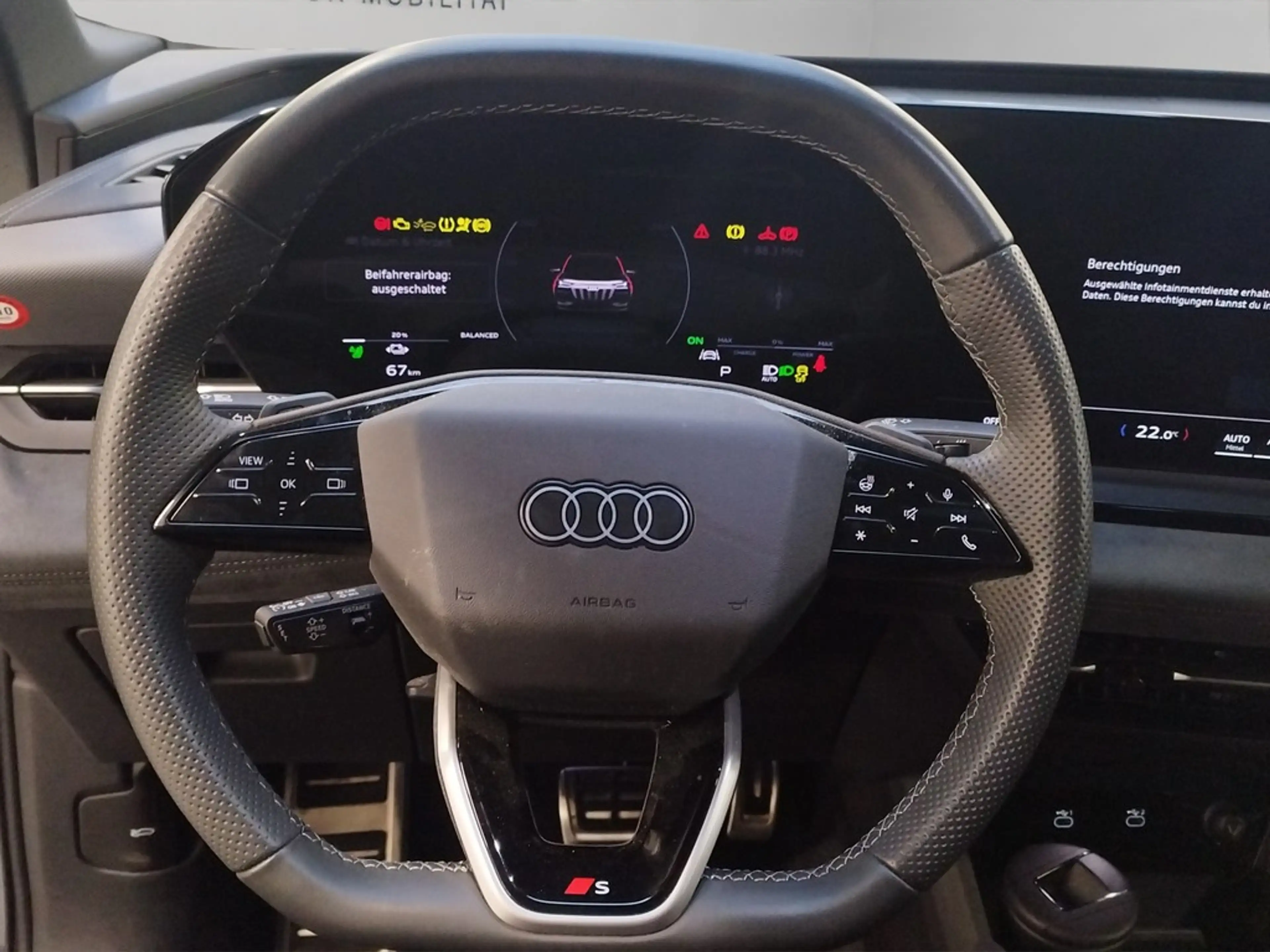 Audi e-tron performance 225kW S line AHK — photo 12