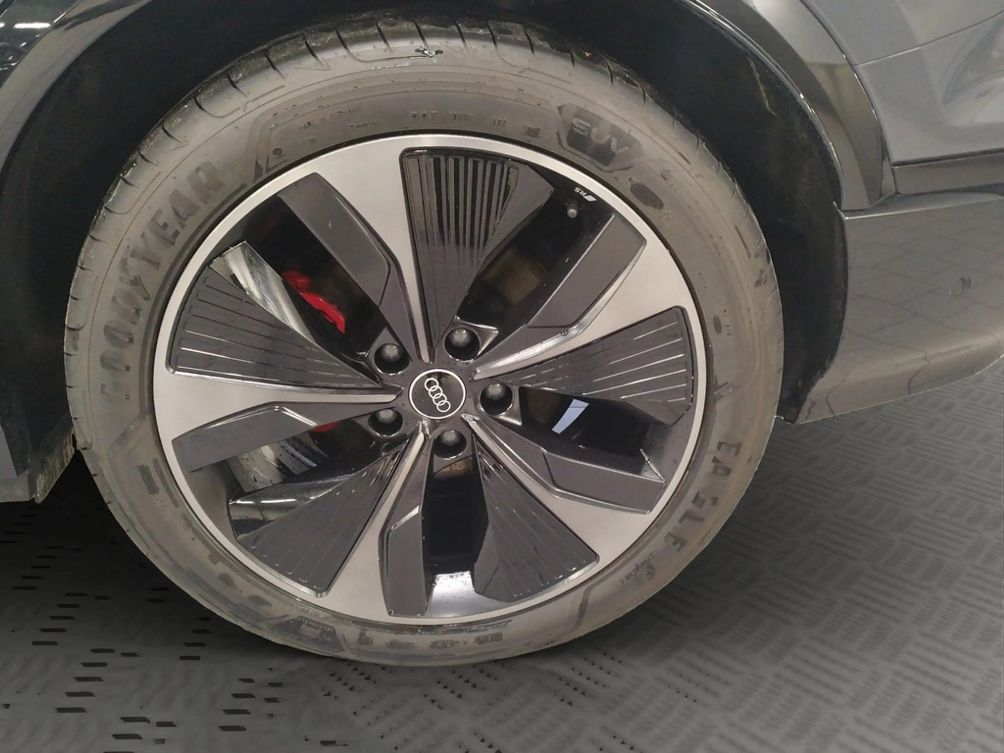 Audi e-tron performance 225kW S line AHK — photo 3