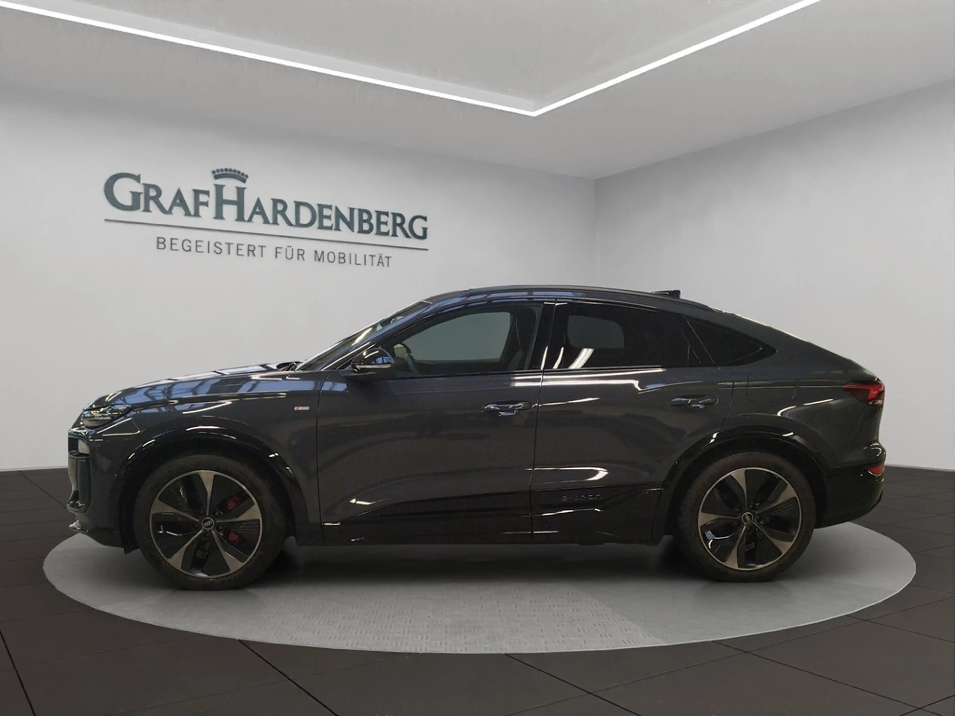 Audi e-tron performance 225kW S line AHK — photo 2