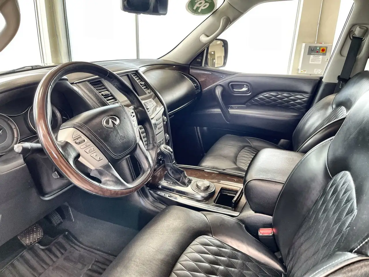 Infiniti QX80 fotografie Infiniti QX80