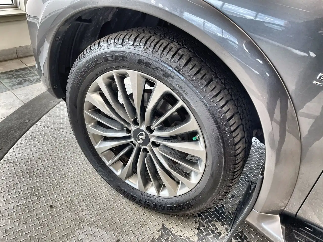 Infiniti QX80 fotografie Infiniti QX80