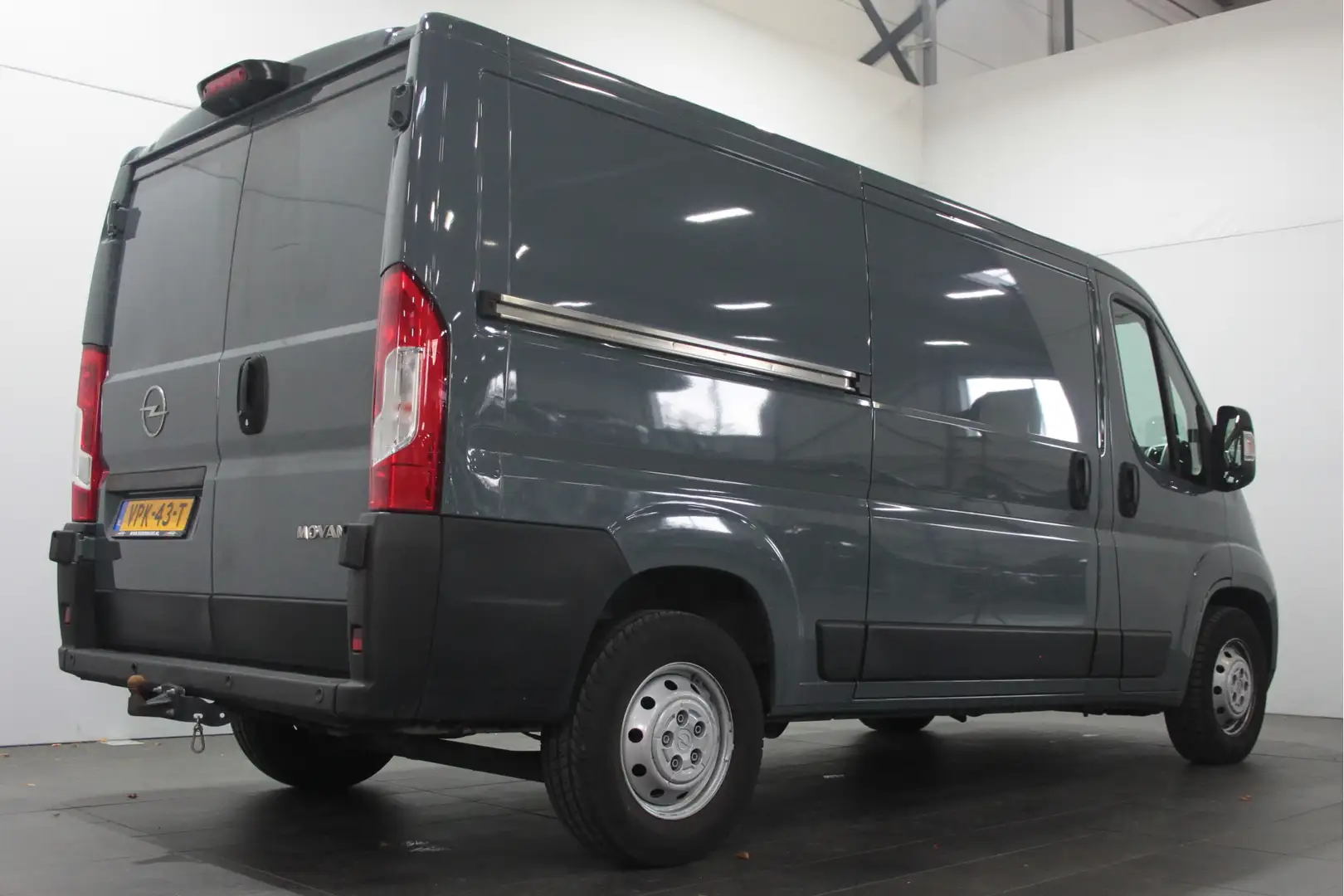 Opel Movano 2.2D 140 Zwaar L2H1 Edition - Airco / Bluetooth / Grijs - 2