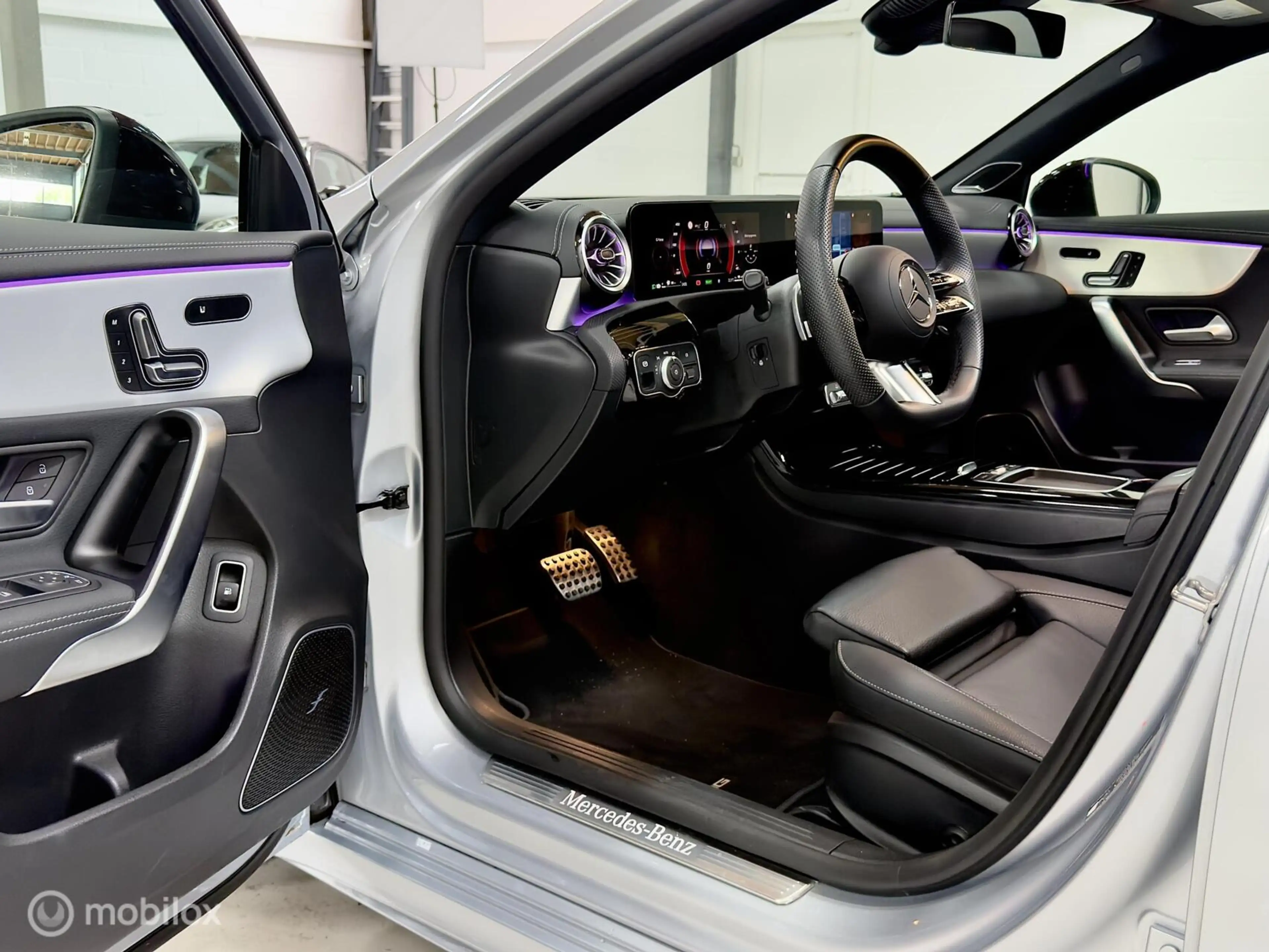 Mercedes-Benz A 250 250e AMG | Pano | Burmester | Memory | Beam | 360 — photo 6