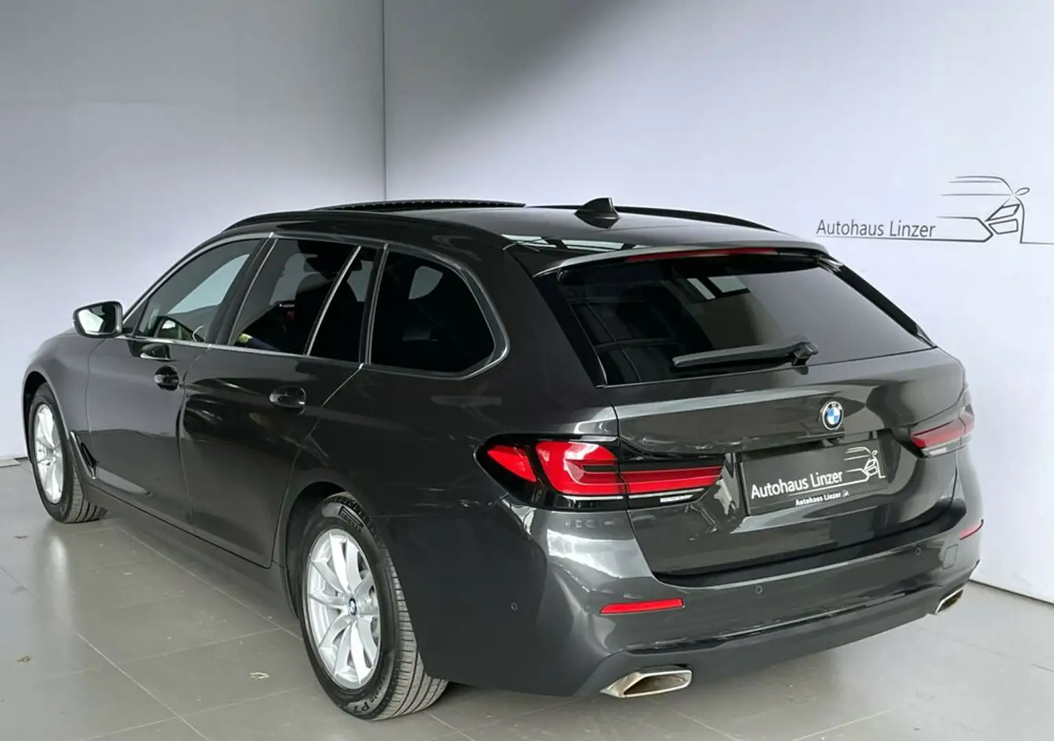 BMW 520 d LCI *ACC*HuD*PANO*HarmanK*AHK*Sportsitze*DAB* Grau - 2
