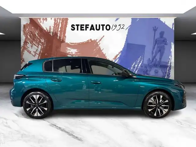 Peugeot 308 view 2