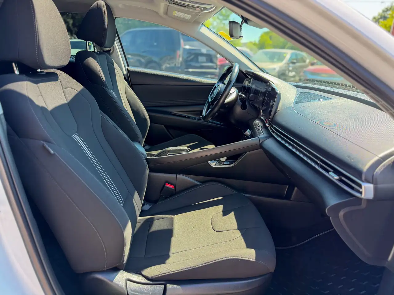 Hyundai ELANTRA снимка Hyundai ELANTRA