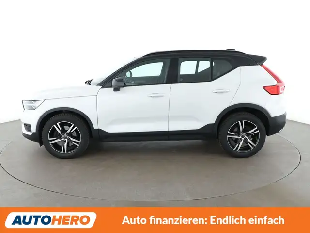 Volvo XC40 view 3