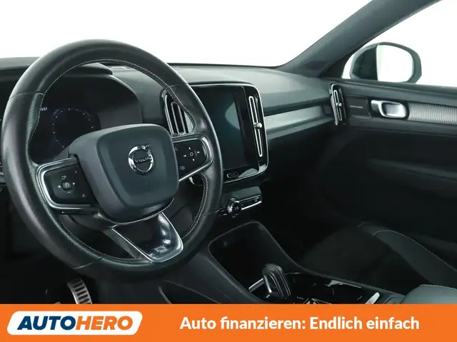 Volvo XC40 view 11