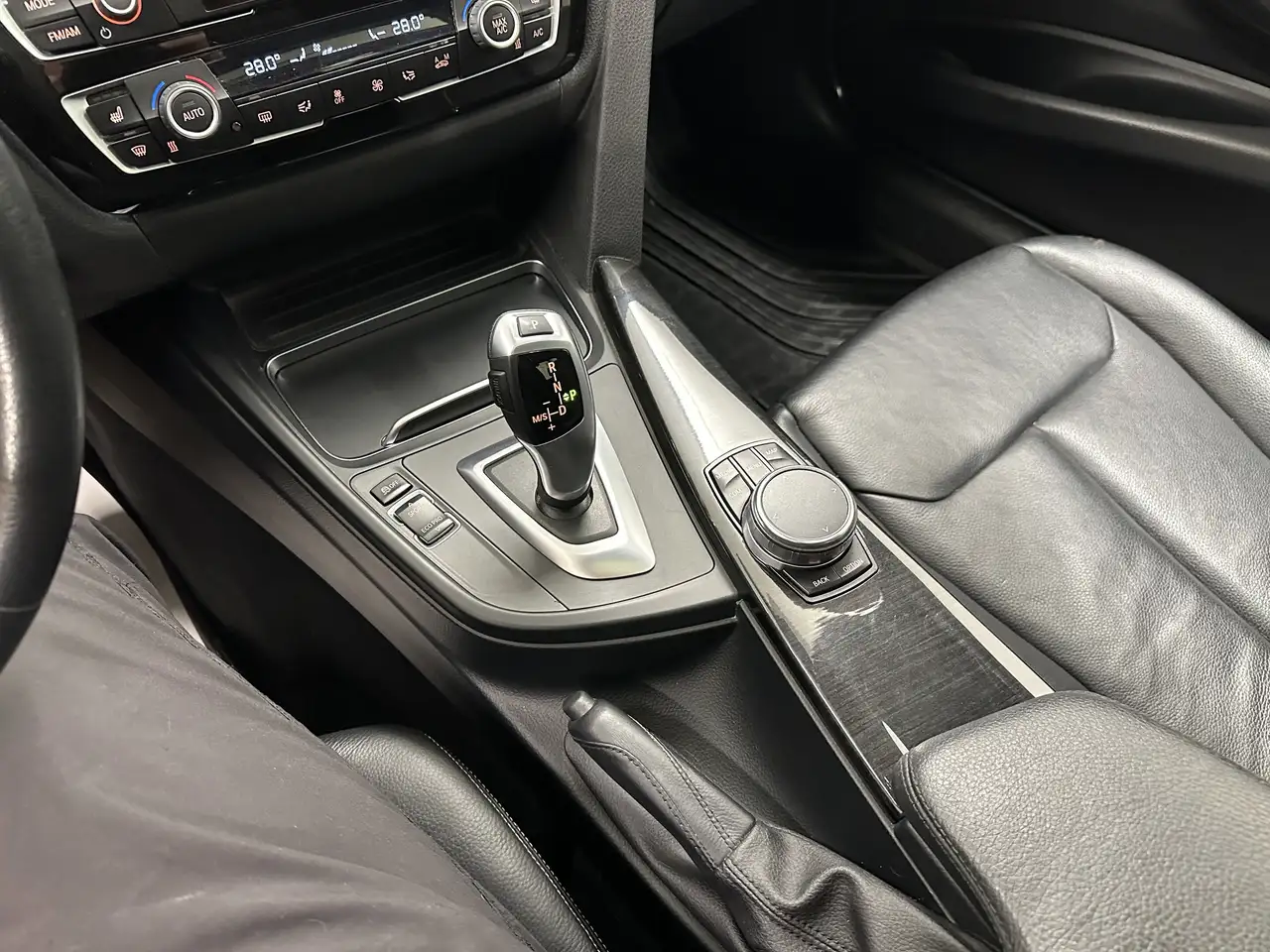 BMW 3 Series снимка BMW 3 Series
