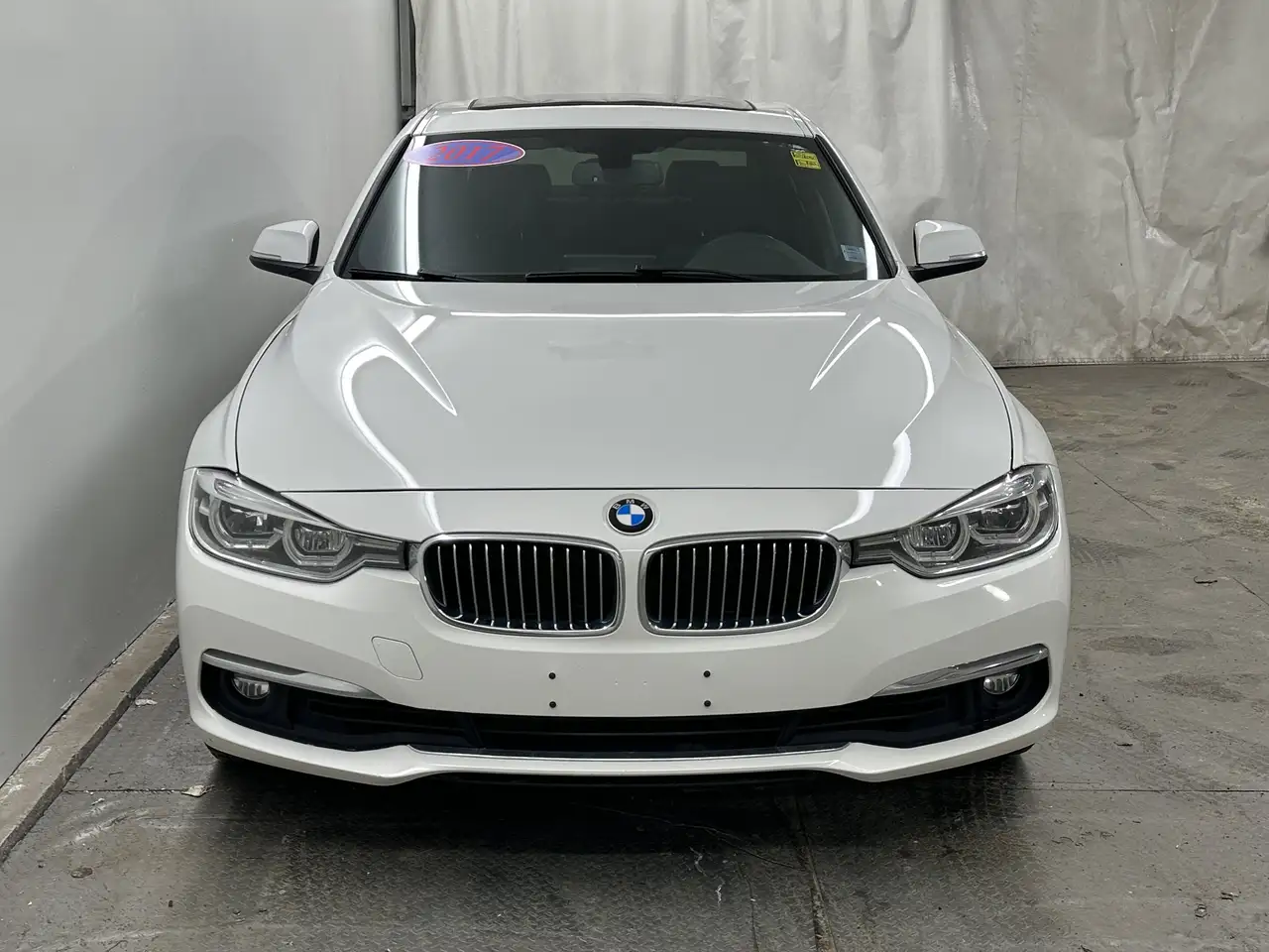 BMW 3 Series снимка BMW 3 Series