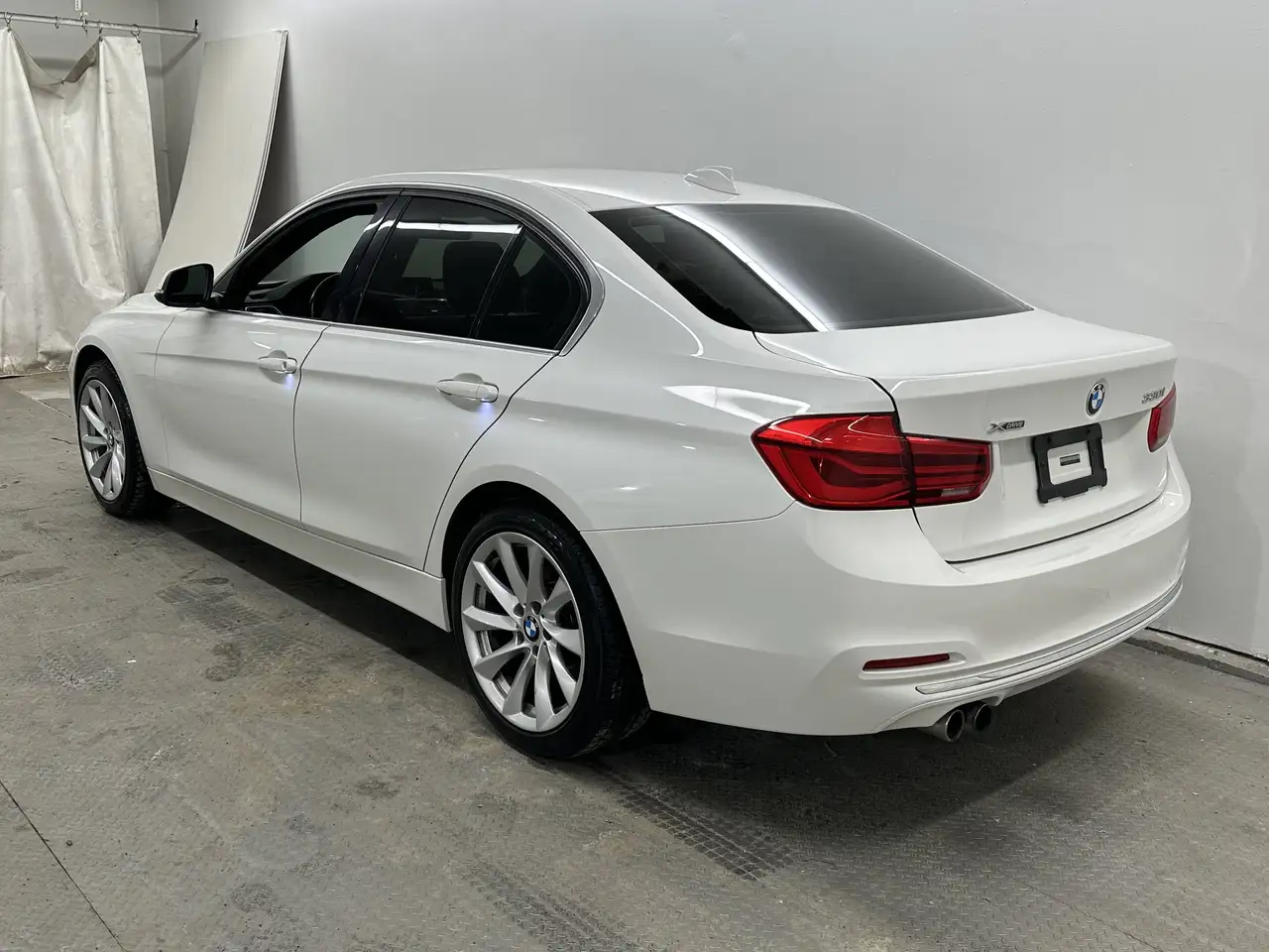 BMW 3 Series снимка BMW 3 Series