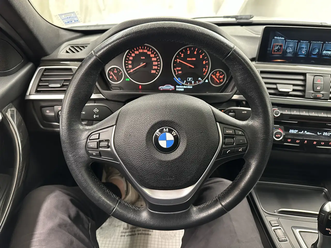 BMW 3 Series снимка BMW 3 Series