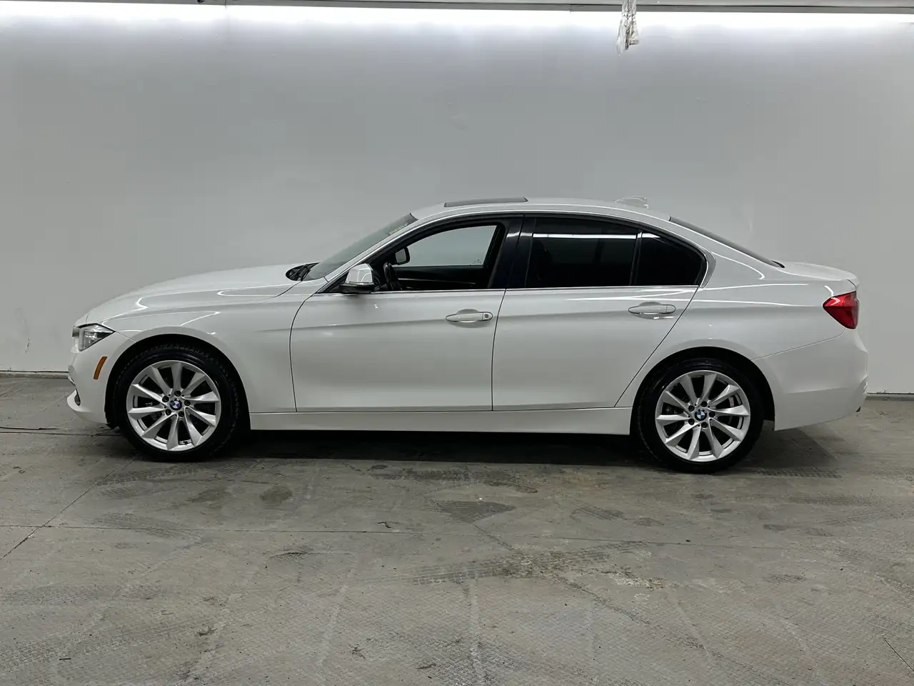 BMW 3 Series снимка BMW 3 Series
