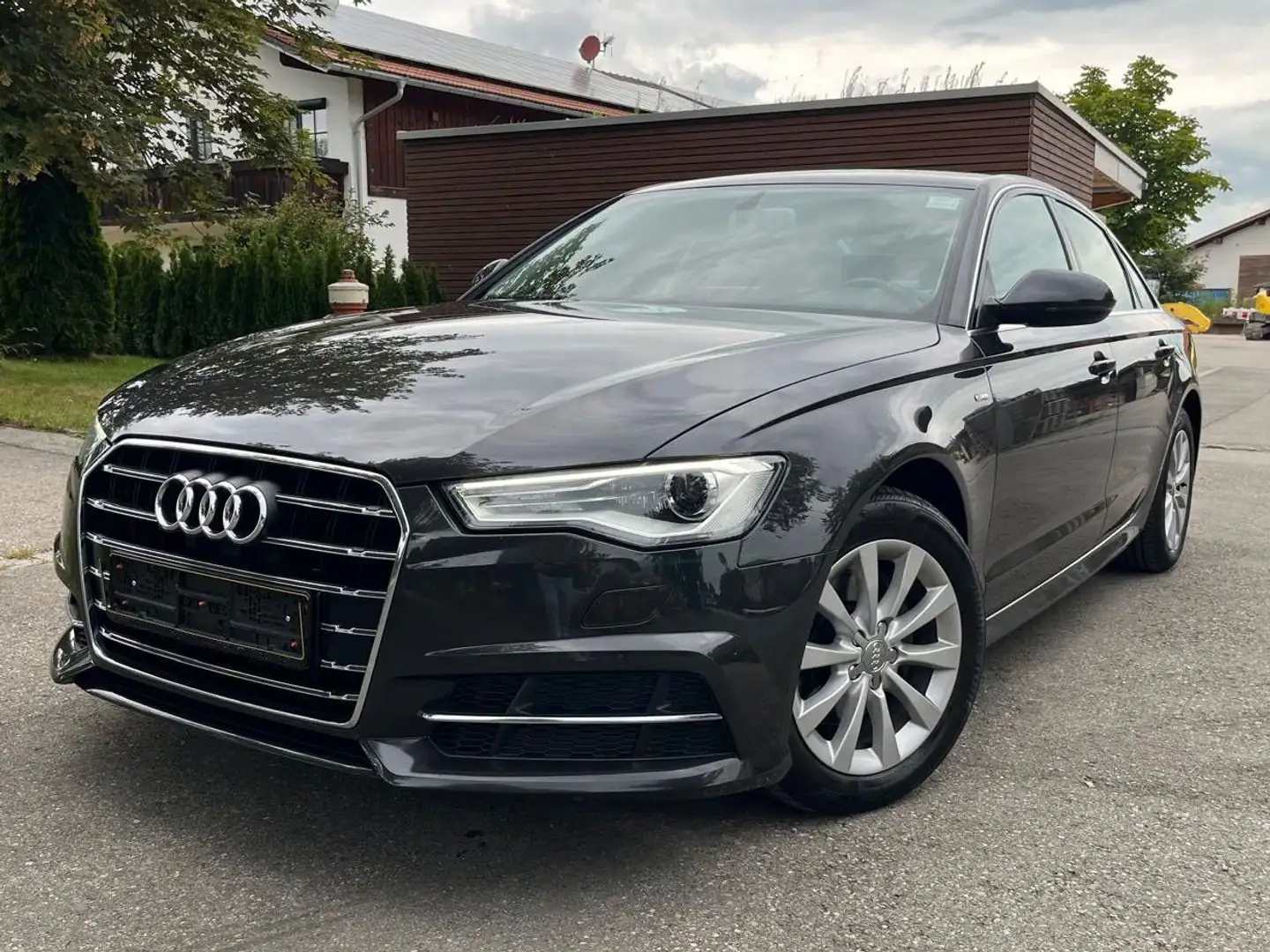 Audi A6 Lim. 2.0 TDI ultra / S line / Navi / SHZ Grau - 1
