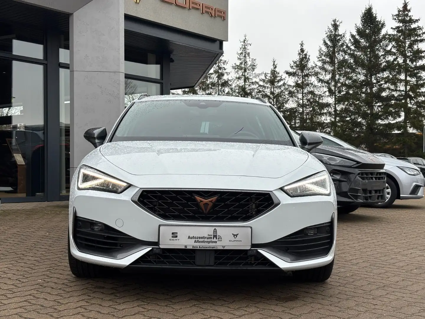 CUPRA Leon 2.0 TSI 228kW VZ 4Drive DSG Sportstourer Bianco - 2