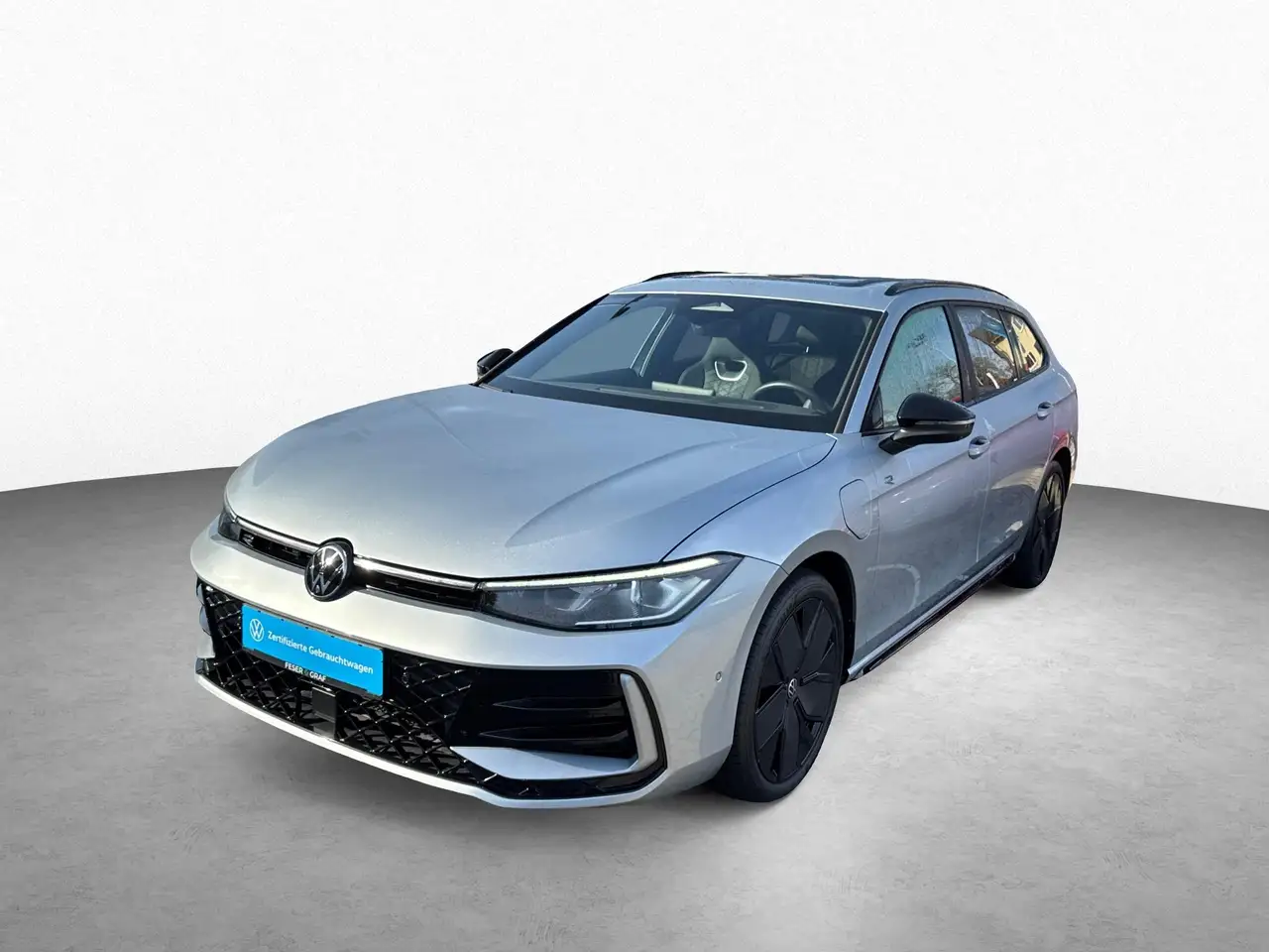 Volkswagen Passat Variant 1.5 TSI eHybrid R-Line AHK PANO 16