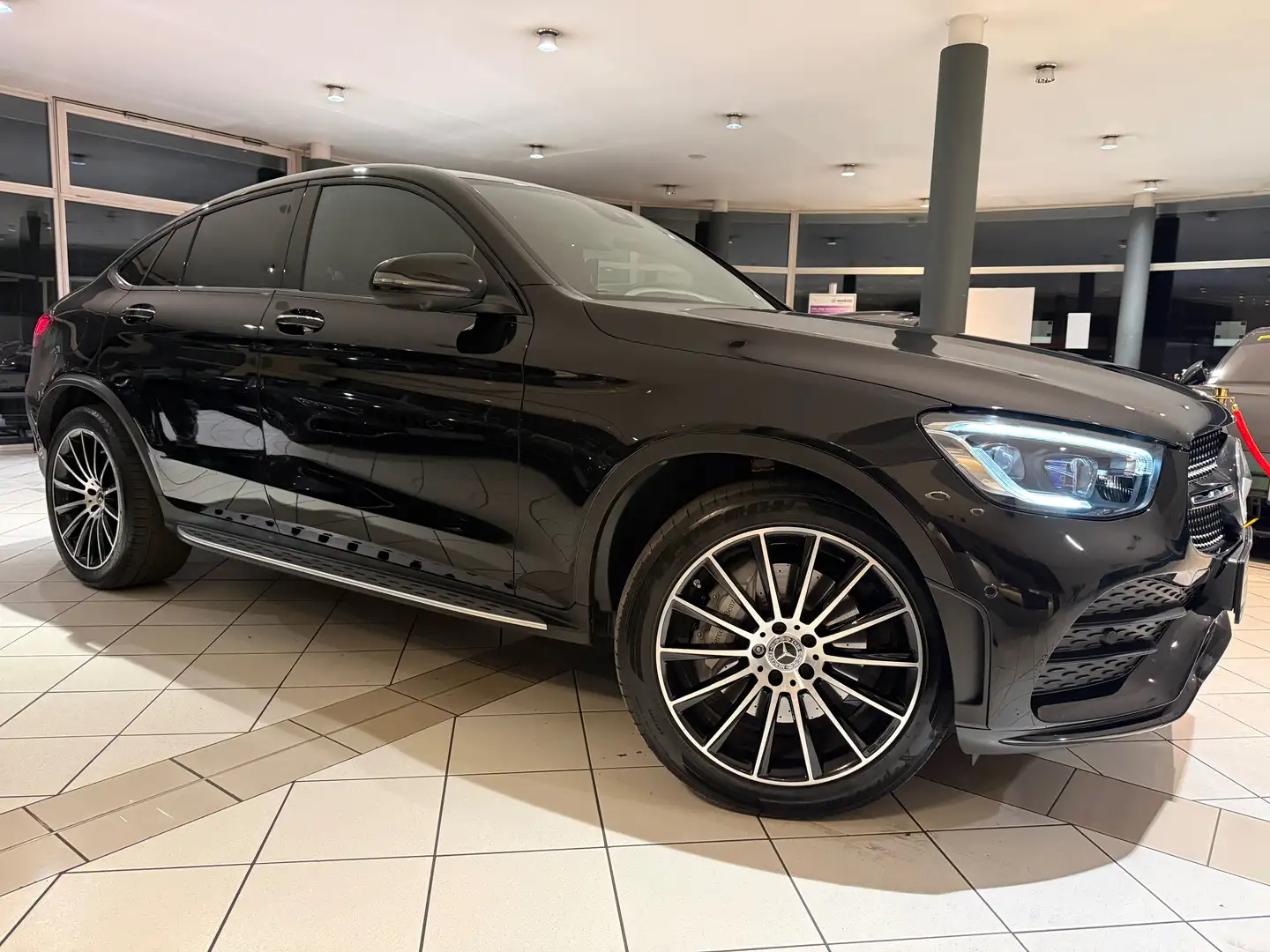 Mercedes-Benz GLC 220 GLC-Coupe 220 d 4Matic 9G-TRONIC AMG Line Schwarz - 1