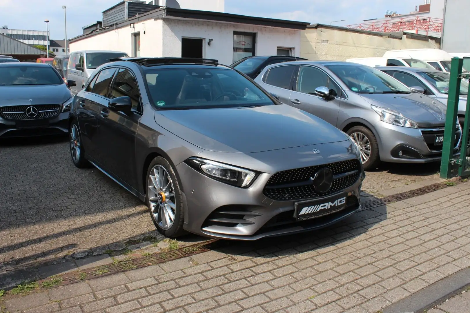 Mercedes-Benz A 250 Amg-Line/360°/Night Paket/Pano/Sound-Syst. Gris - 2