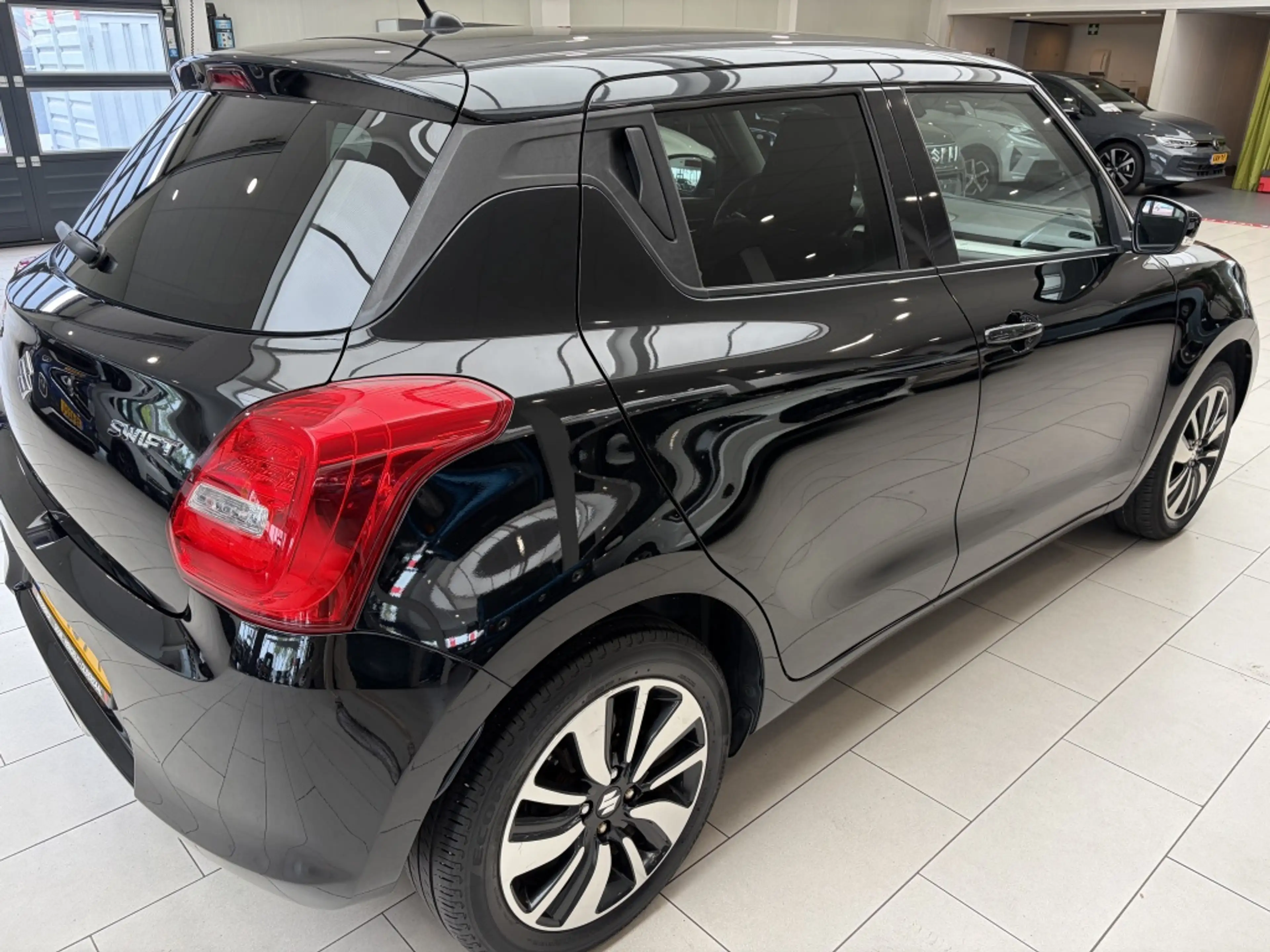 Suzuki Swift 1.2 Stijl [ AUTOMAAT I DEALER OH I APPLECARPLAY & — photo 3