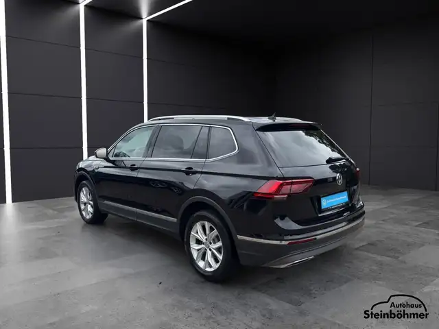Volkswagen Tiguan view 4