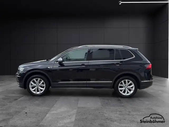 Volkswagen Tiguan view 3