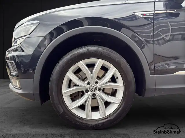 Volkswagen Tiguan view 12