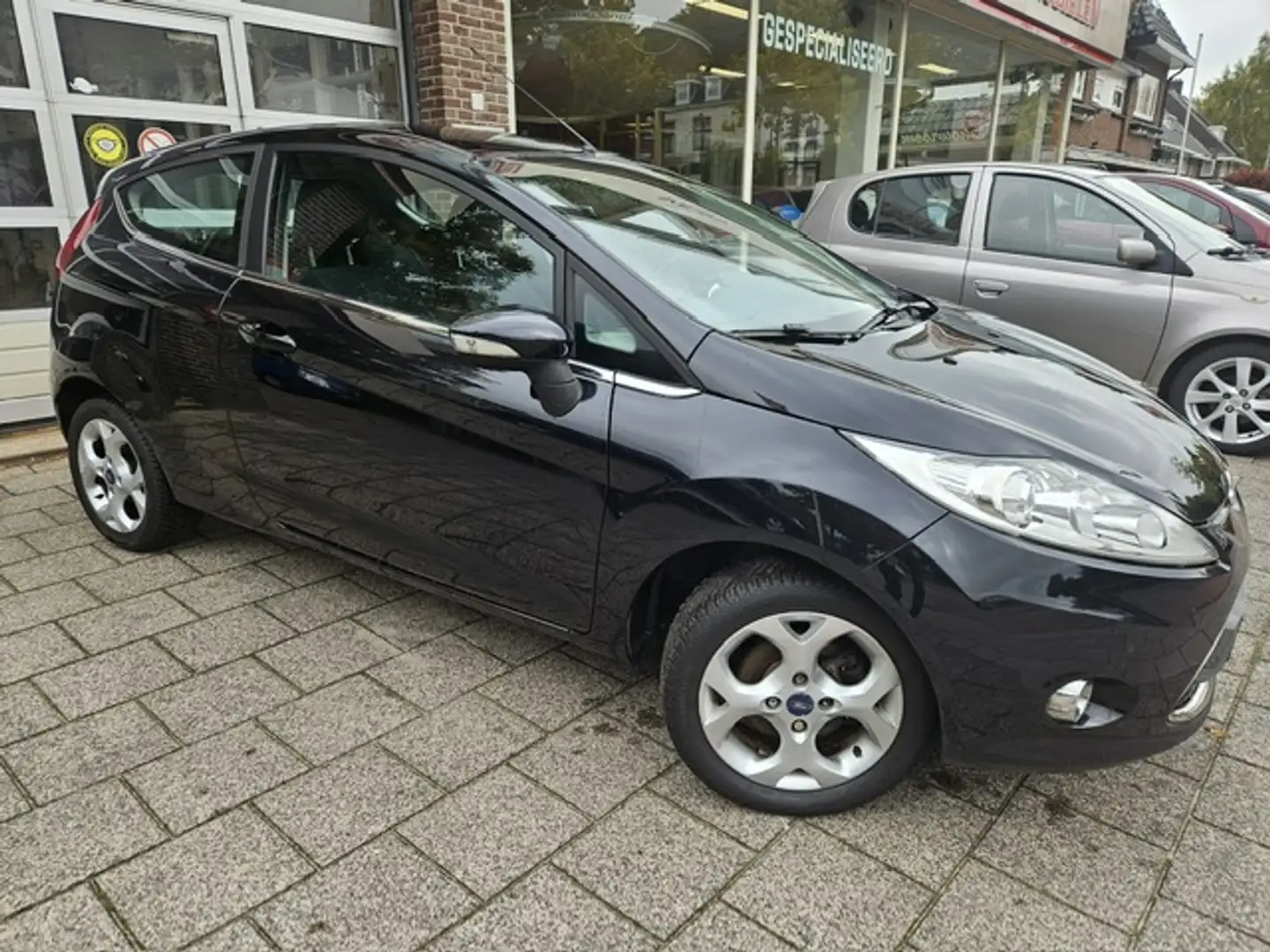 Ford Fiesta 1.4 Trend Airco Zwart - 2