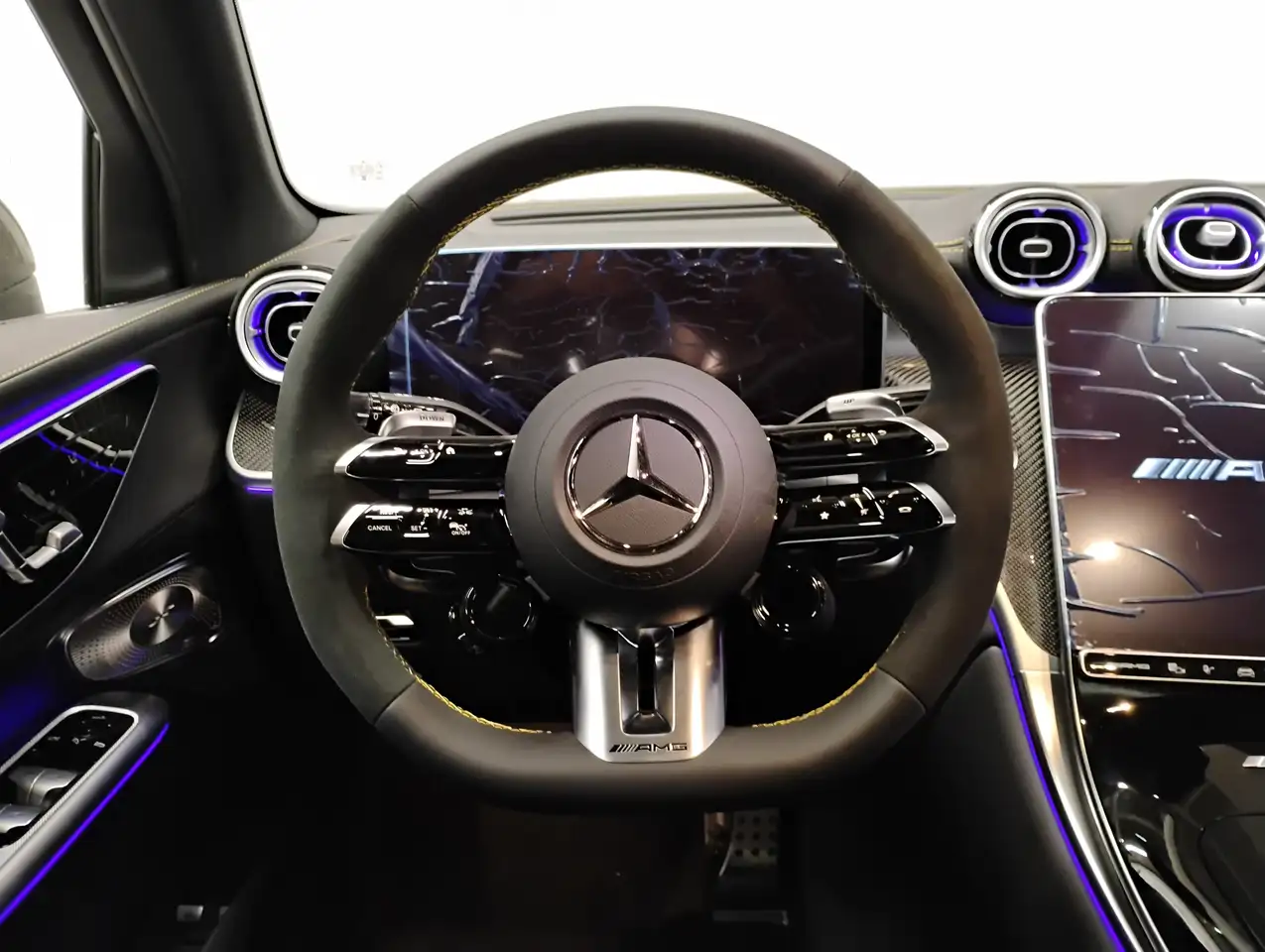 Mercedes-Benz GLC снимка Mercedes-Benz GLC