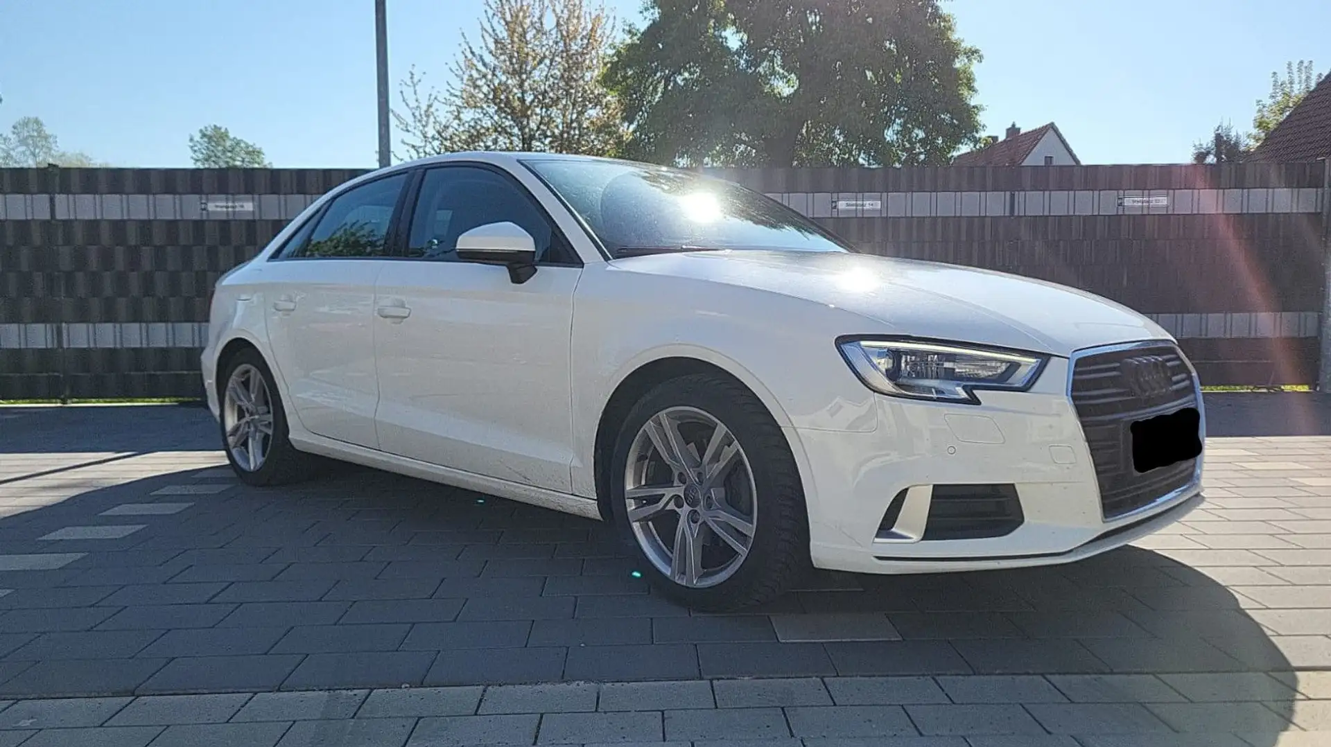 Audi A3 Lim. 1.5 TFSI sport Nav Xenon P B&O Pano PDC Weiß - 1