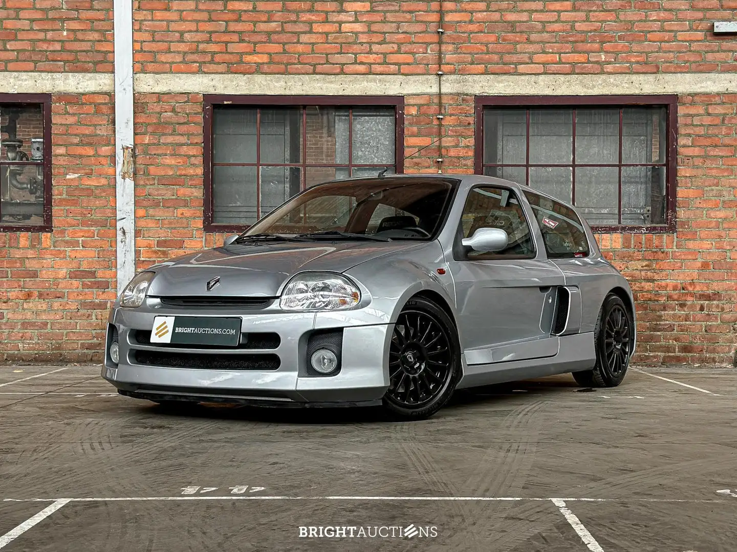 Renault Clio V6 RS Phase 1 Renault Sport 3.0 V6 Zilver - 1