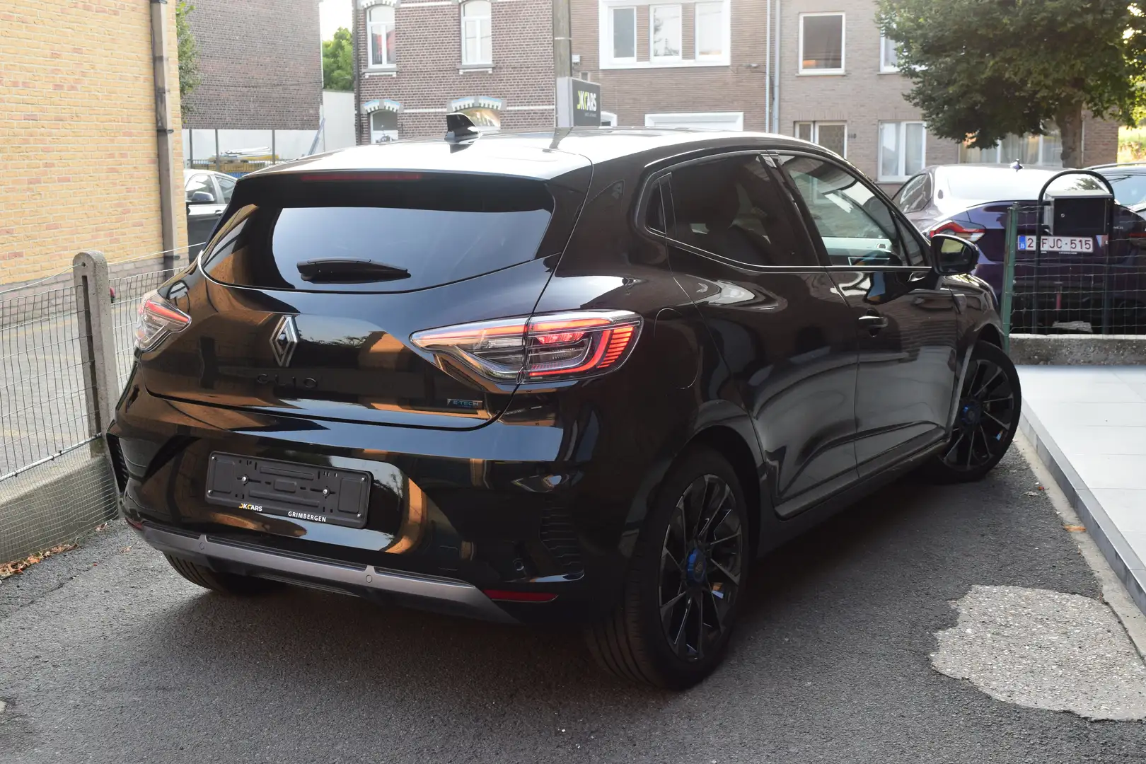 Renault Clio 1.6i E-TECH HYBRID 145 Alpine - NAVI/ LED / LEDER Zwart - 2