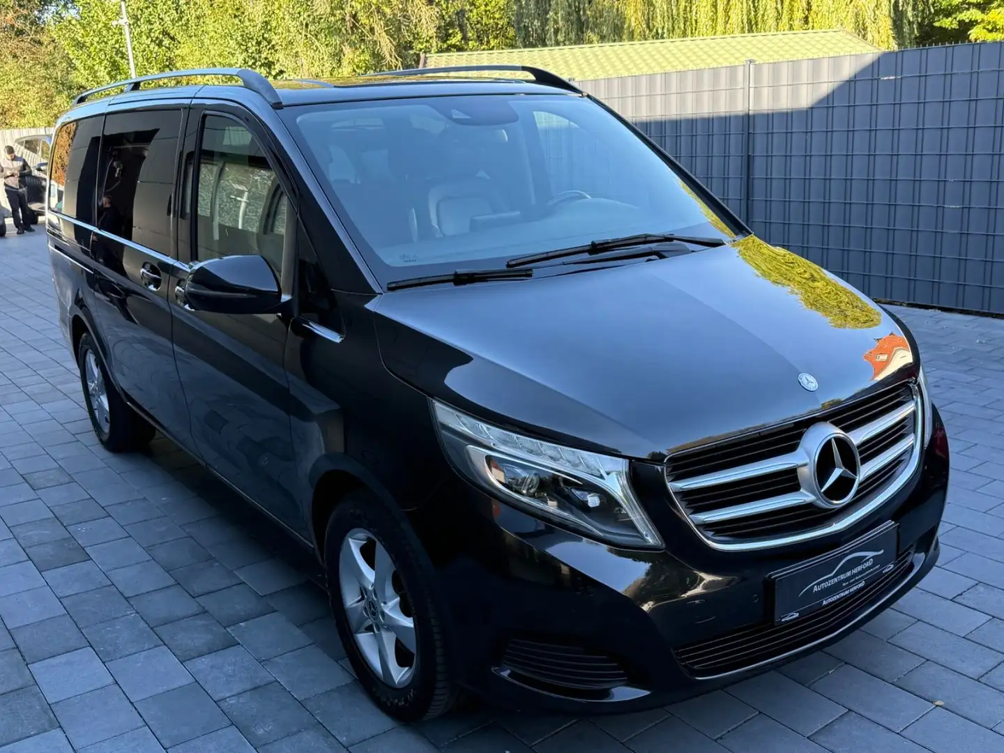 Mercedes-Benz V 250 Lang Navi LED Leder 6Sitze Tisch Paket Noir - 2