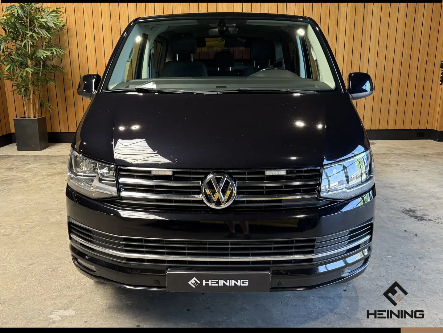 Volkswagen T6 Transporter 2.0 TDI L2H1 DC Comfortline Plus 150 PK DSG Schwarz - 2