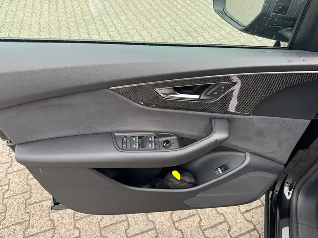 Audi Q8 view 16